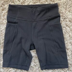 Girls Athleta Interval Stash Bike shorts sz xs/6